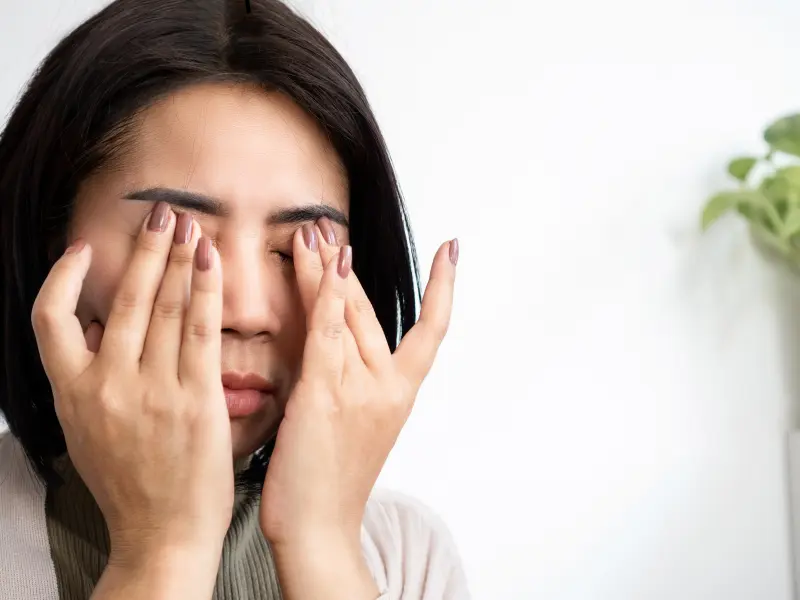 أعراض ما بعد زرع العدسة
