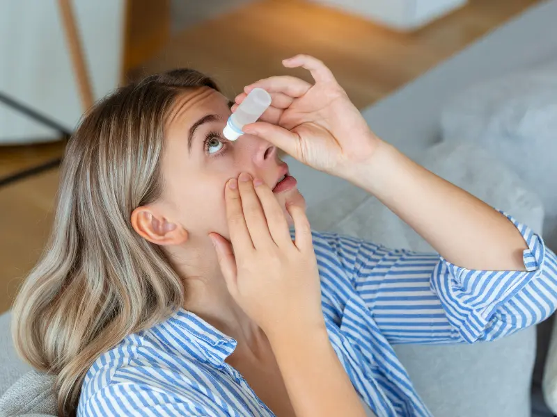 قطرات ترطيب العين بعد عملية الليزك
